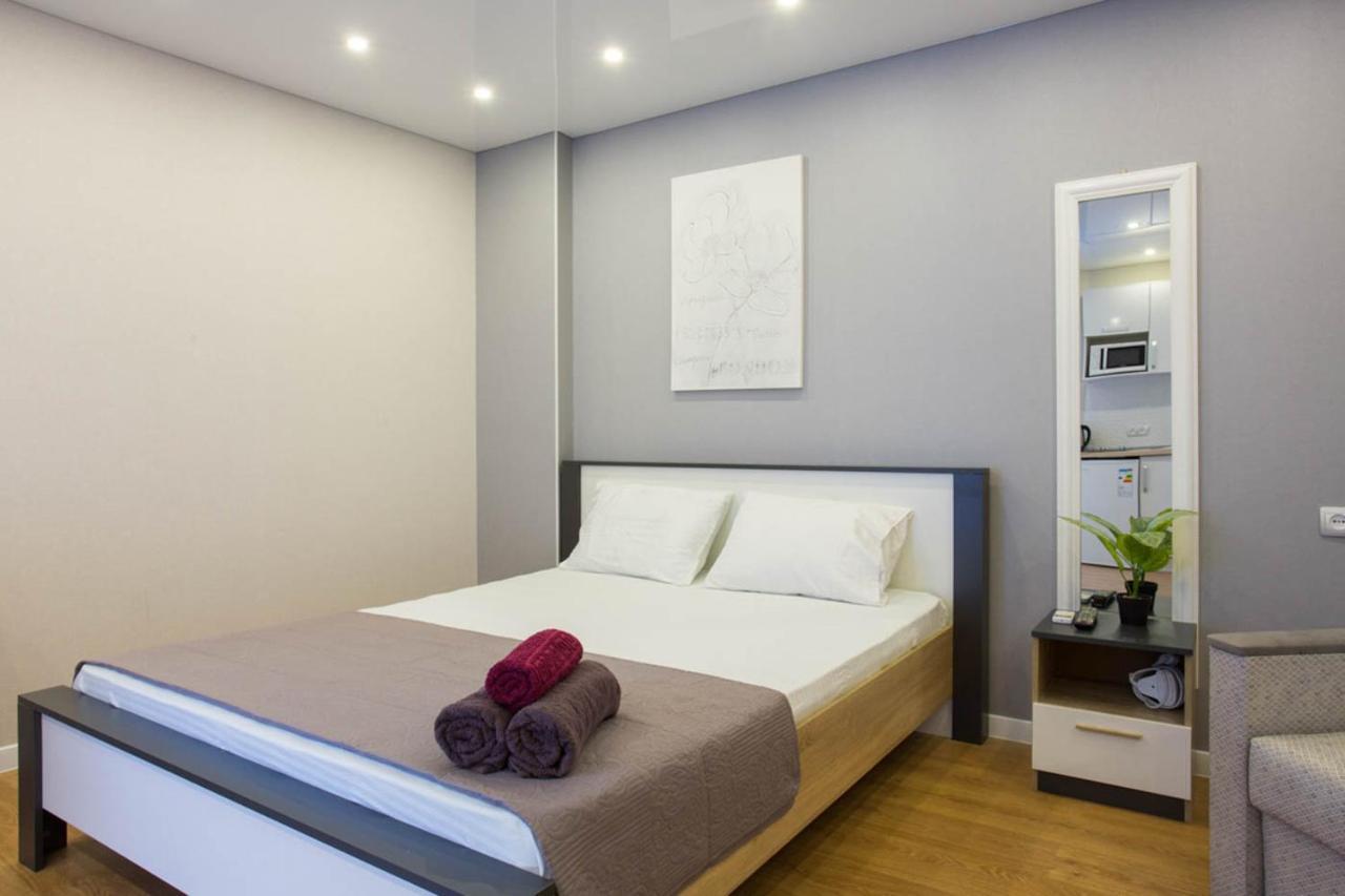 חארקיב Studio Near Metro Yaroslava Mudroho, Universytet - Mykoly Khvylovoho Str 5-3 מראה חיצוני תמונה